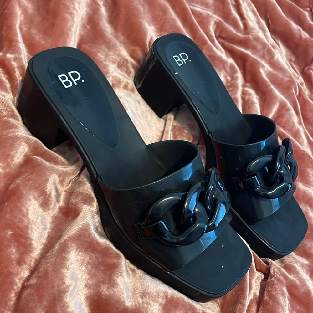 Nordstrom Chunky Black Rubber Slides with Chainlink